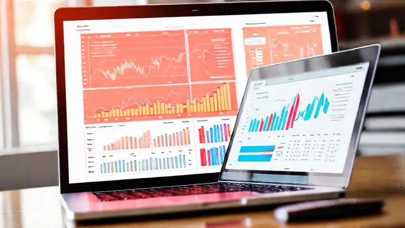 Laptop profesional impulsa el éxito empresarial