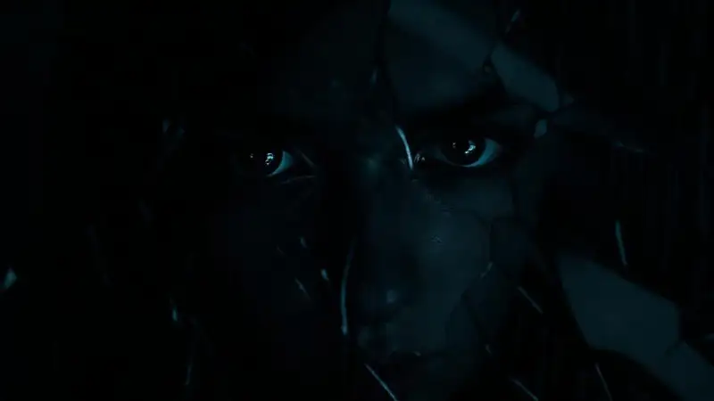 Ojos oscuros reflejan una vulnerabilidad digital